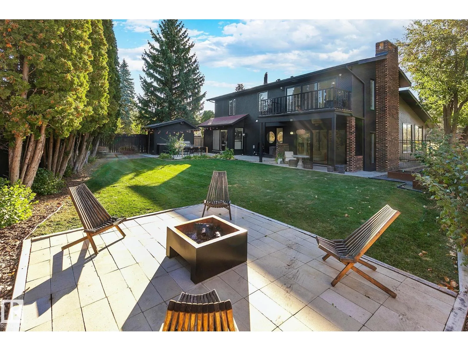 100 WOLF WILLOW CR NW