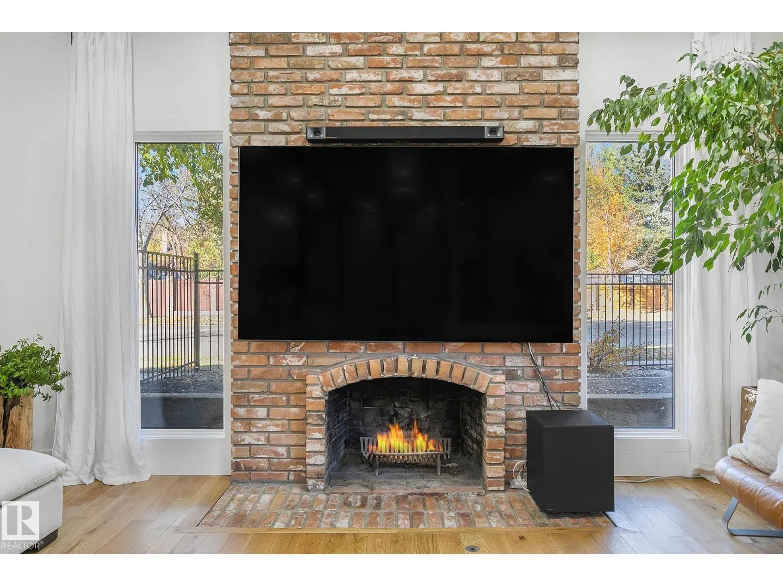 100 WOLF WILLOW CR NW
