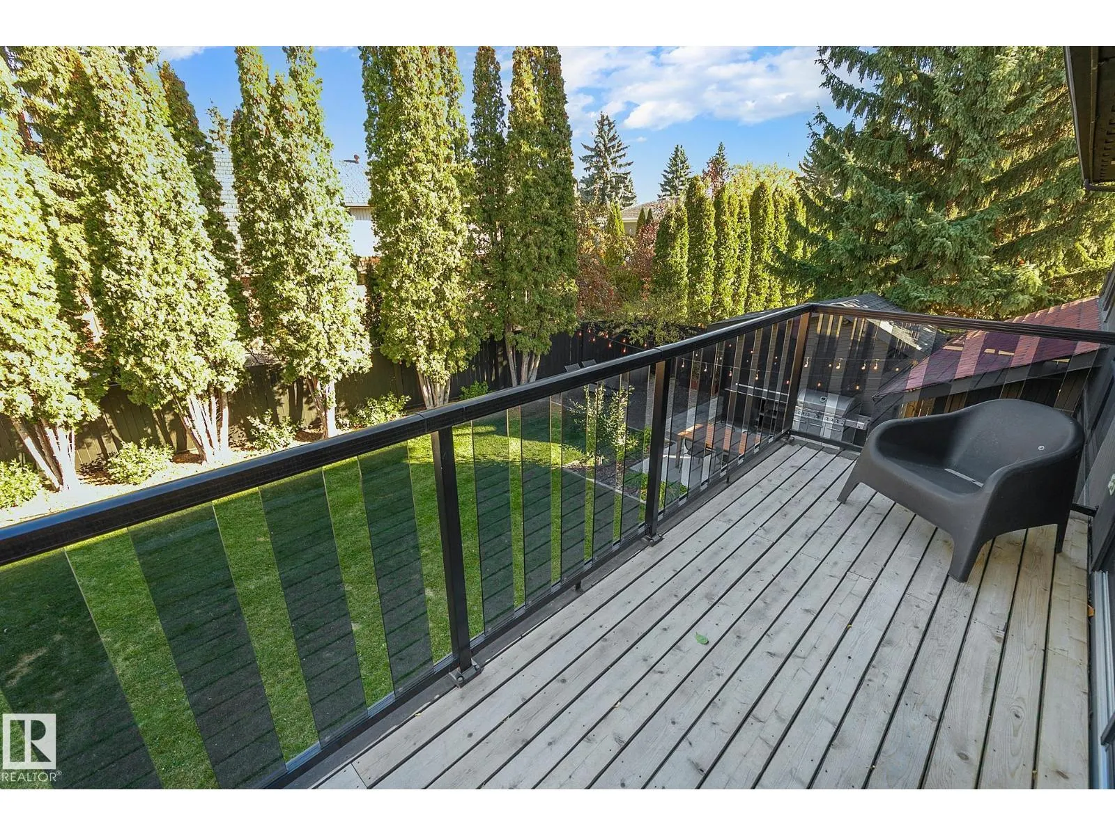 100 WOLF WILLOW CR NW