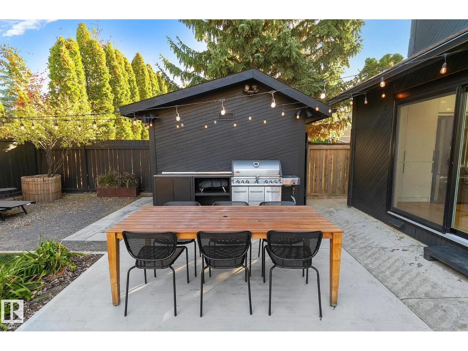 100 WOLF WILLOW CR NW
