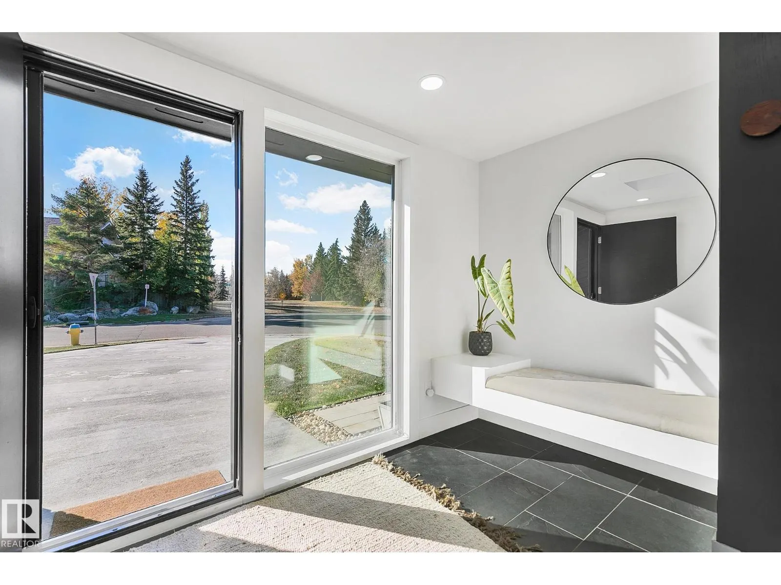 100 WOLF WILLOW CR NW