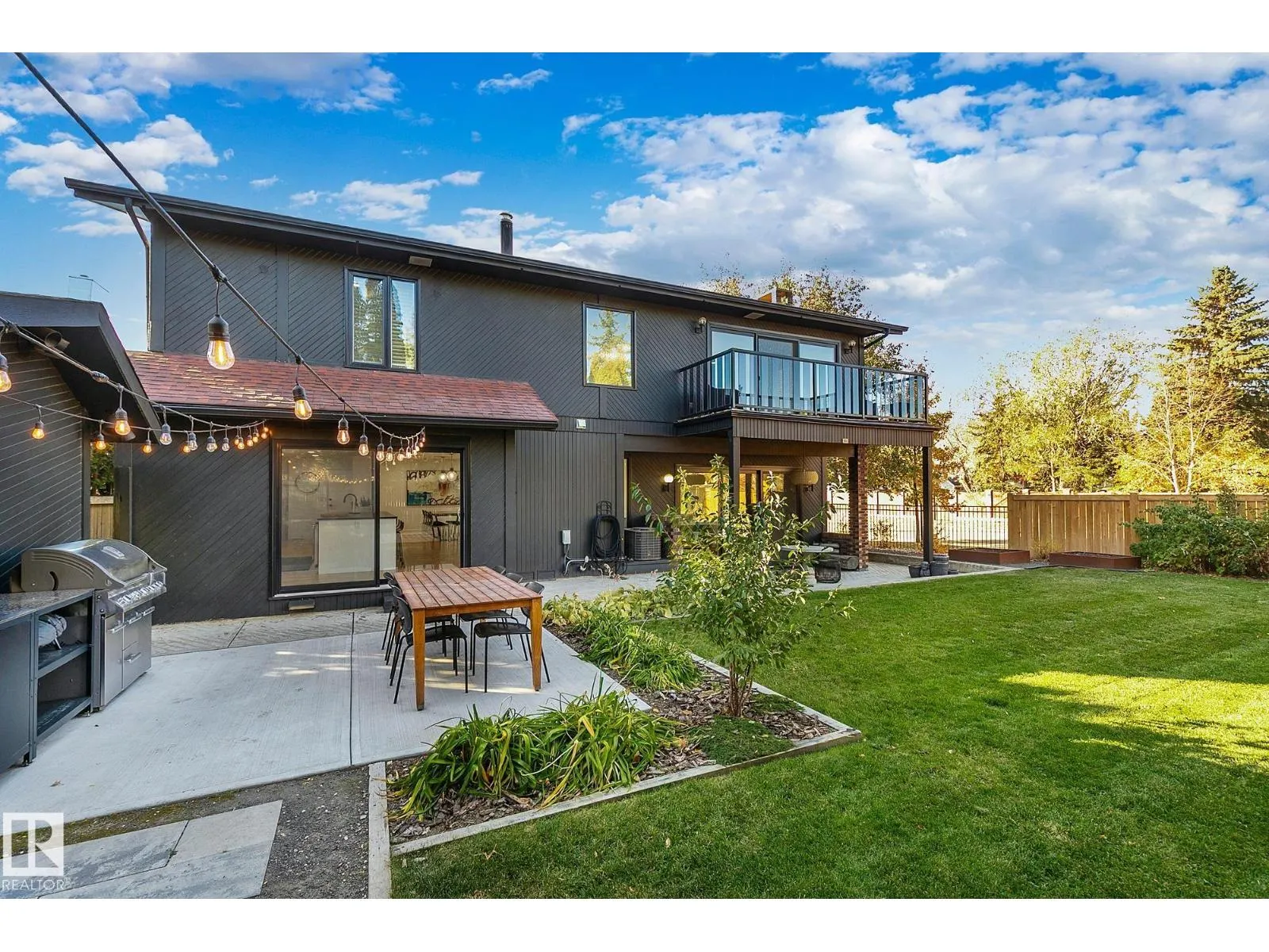 100 WOLF WILLOW CR NW