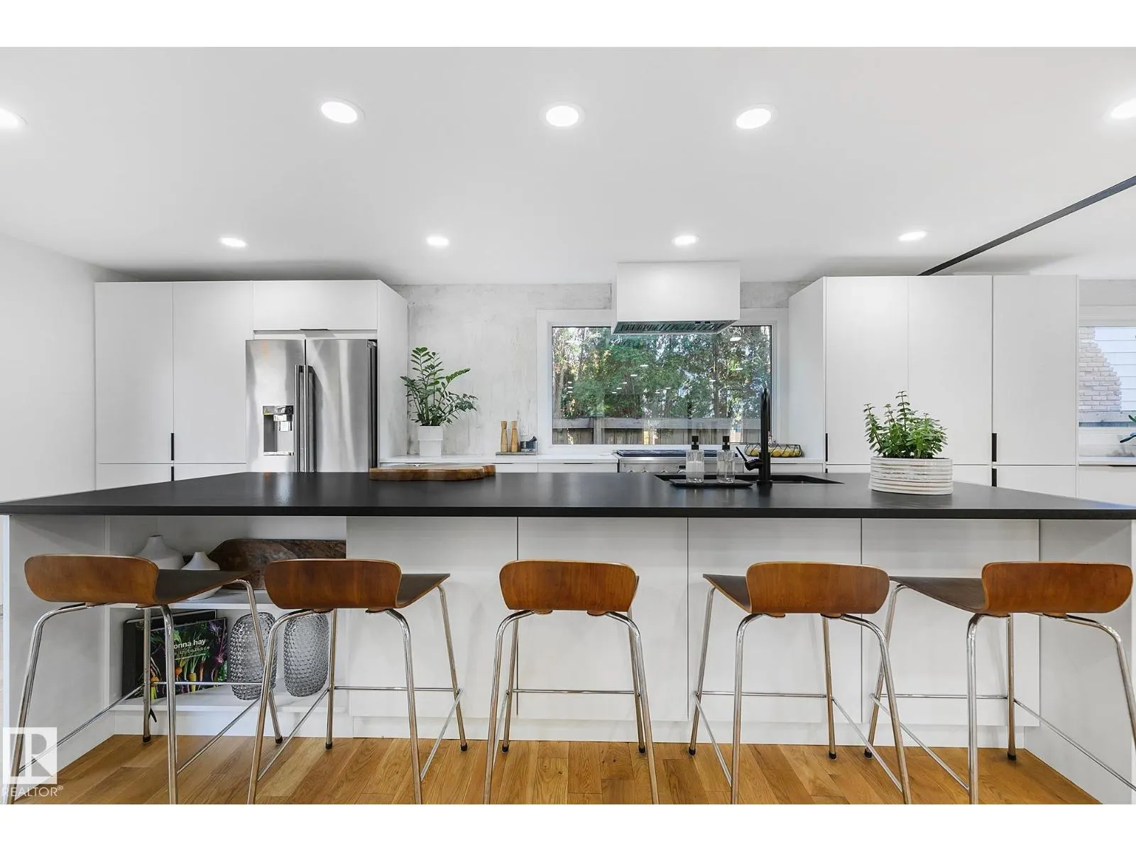 100 WOLF WILLOW CR NW