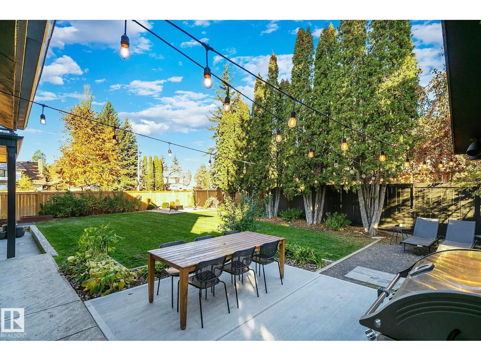 100 WOLF WILLOW CR NW