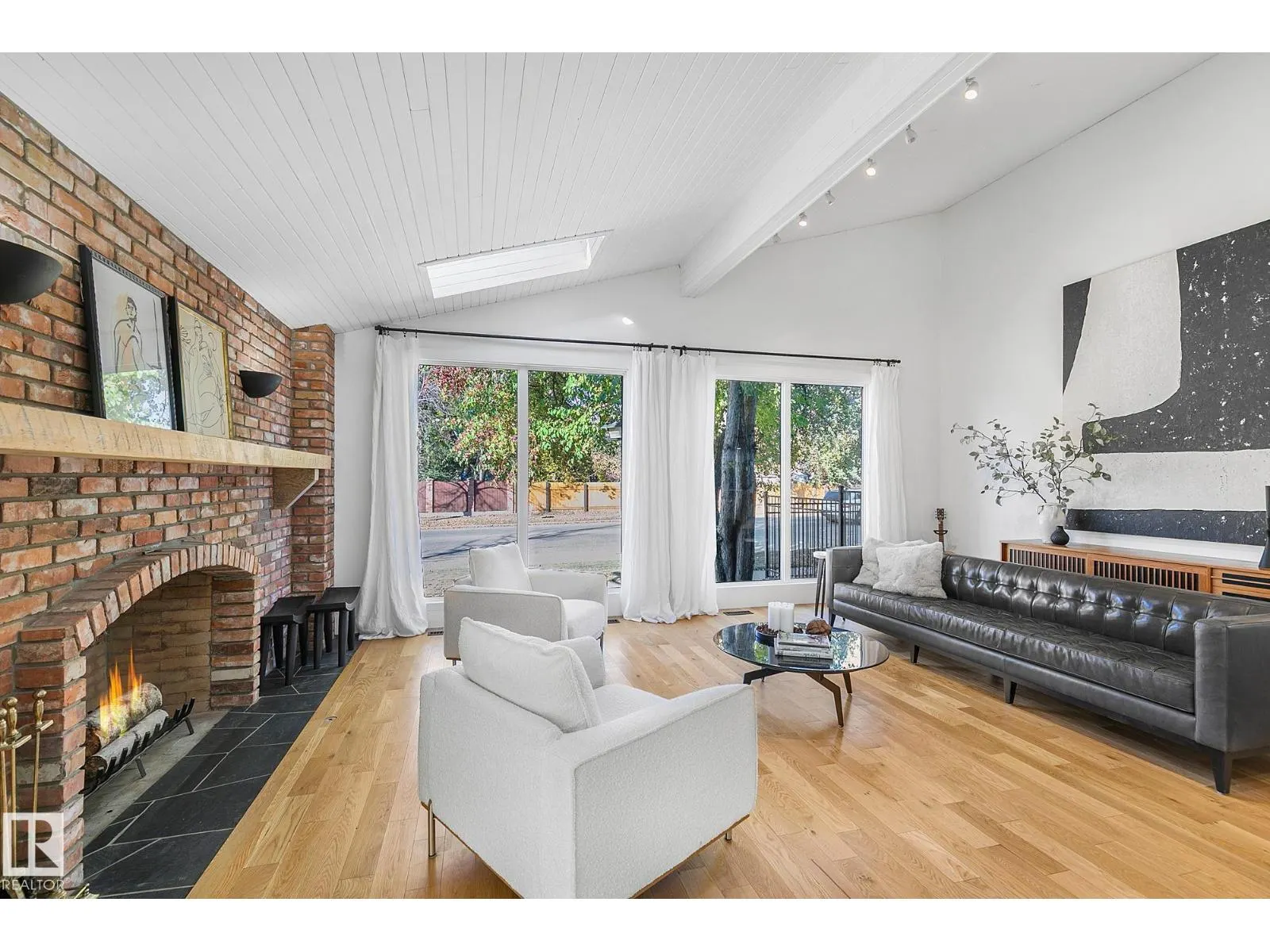 100 WOLF WILLOW CR NW