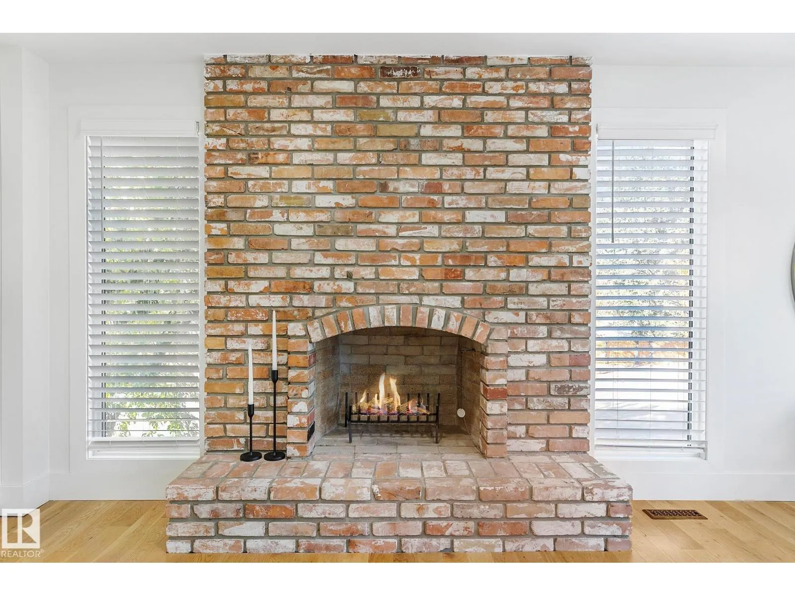 100 WOLF WILLOW CR NW
