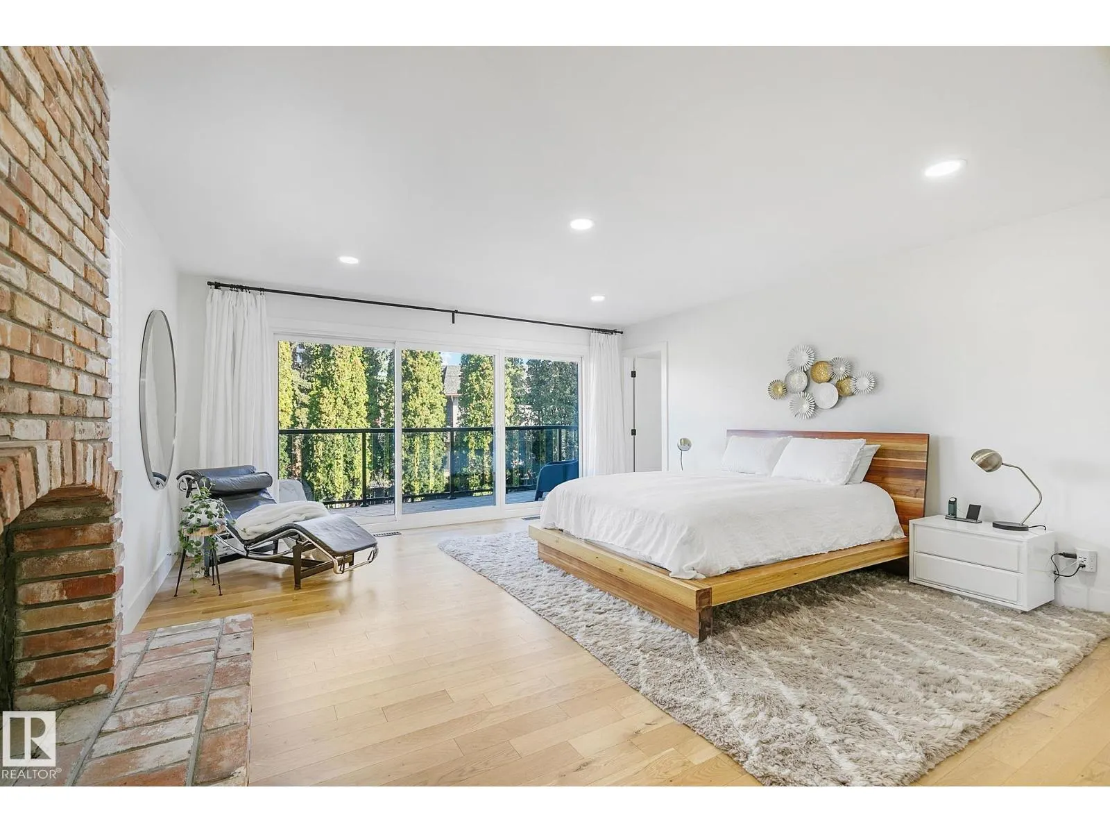 100 WOLF WILLOW CR NW