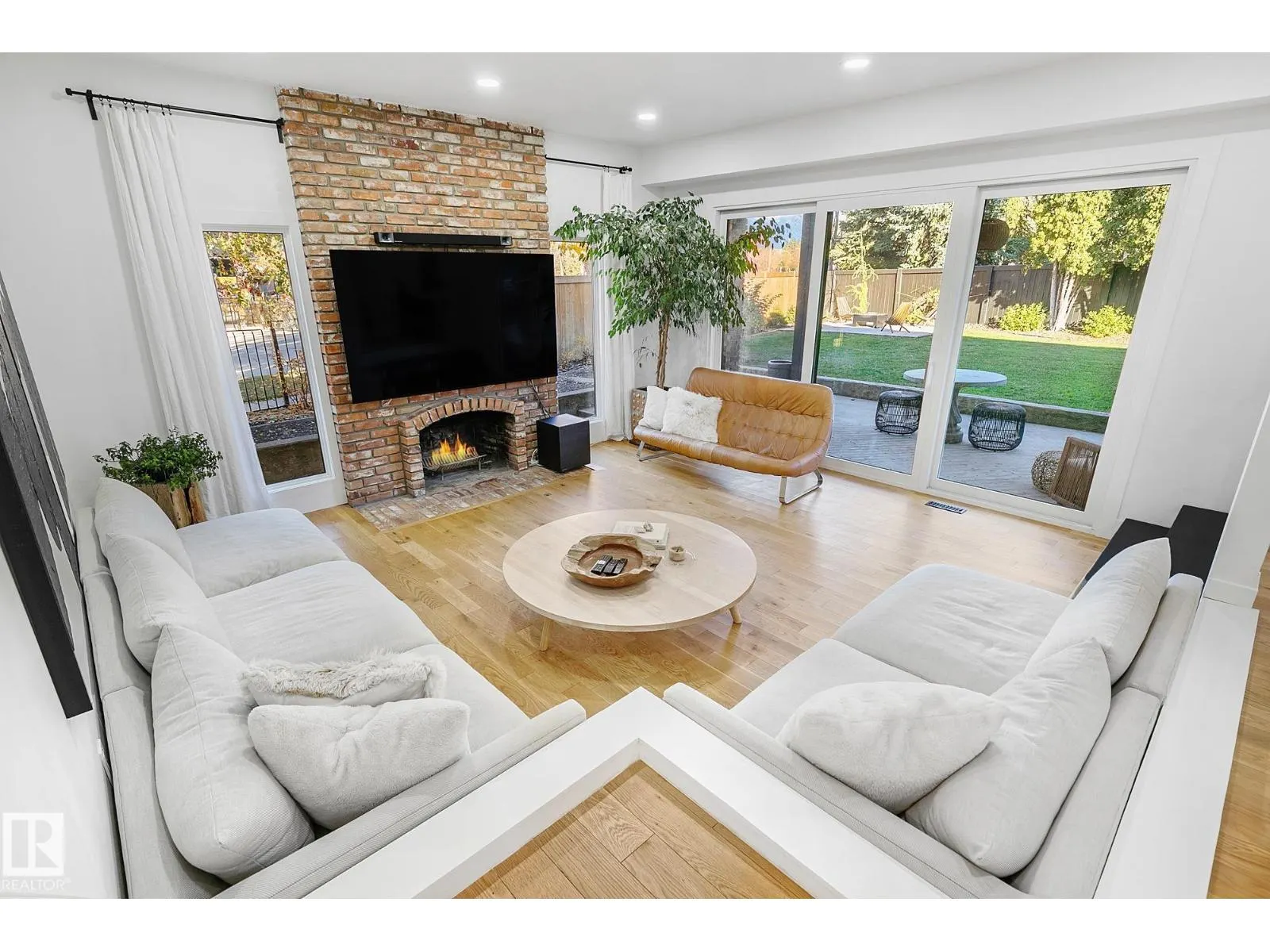 100 WOLF WILLOW CR NW