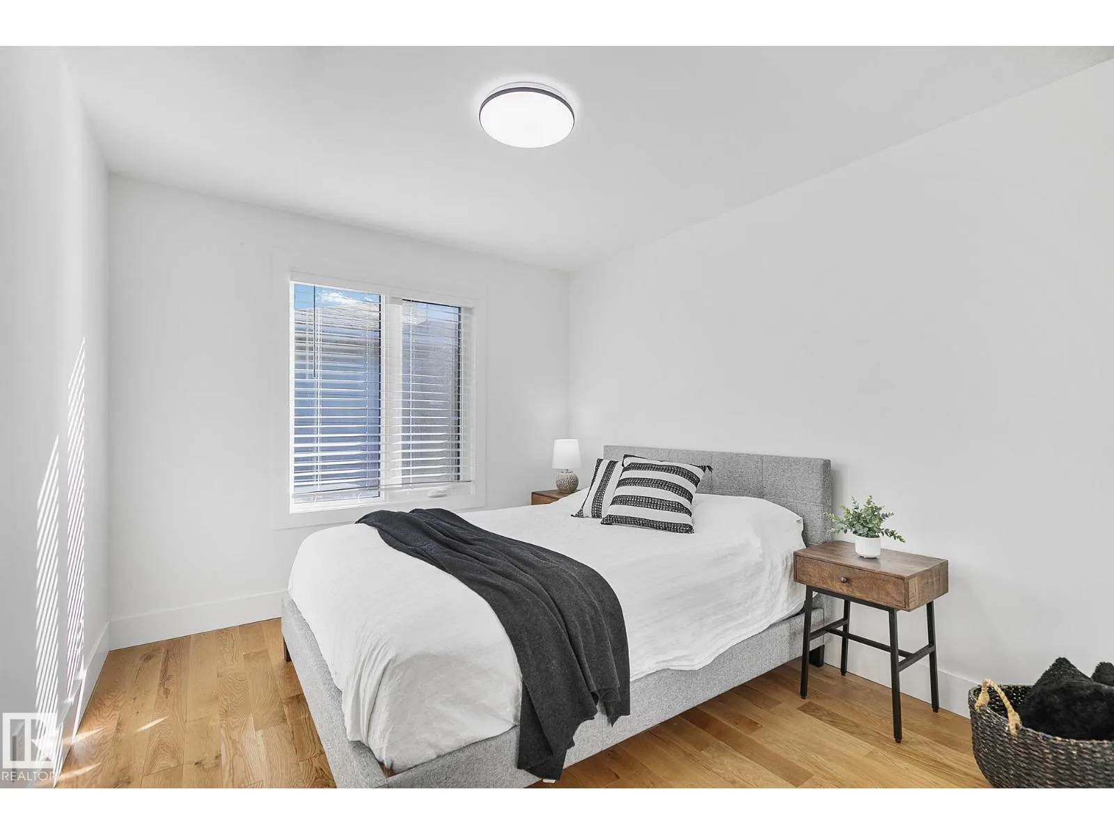 100 WOLF WILLOW CR NW
