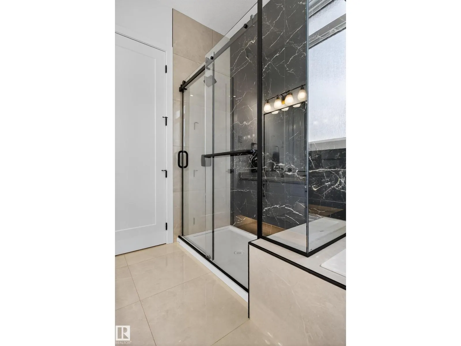 712 166 AV NE