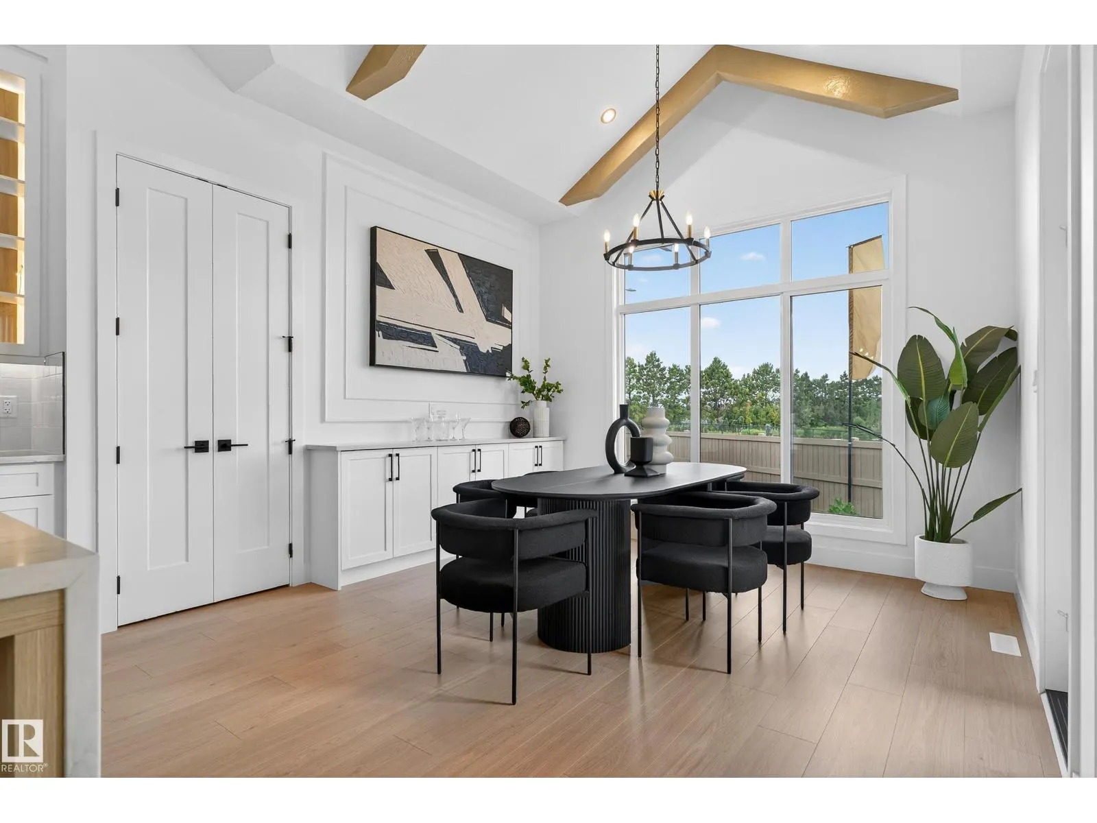 712 166 AV NE