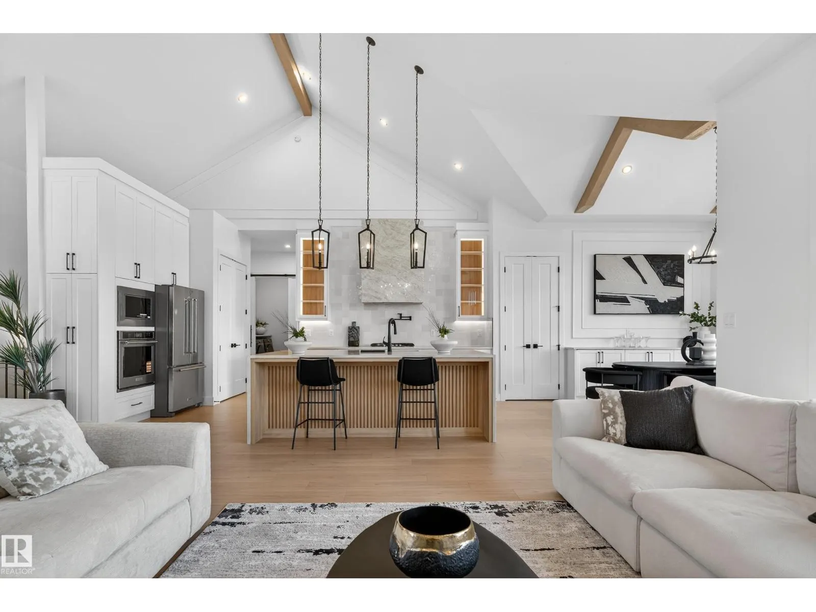 712 166 AV NE