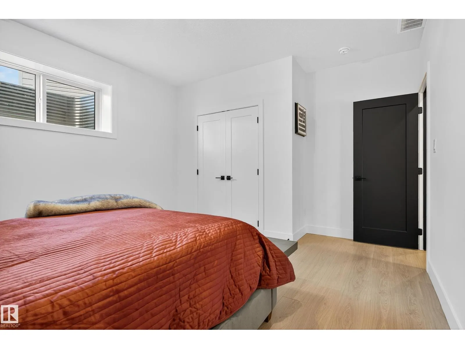 712 166 AV NE