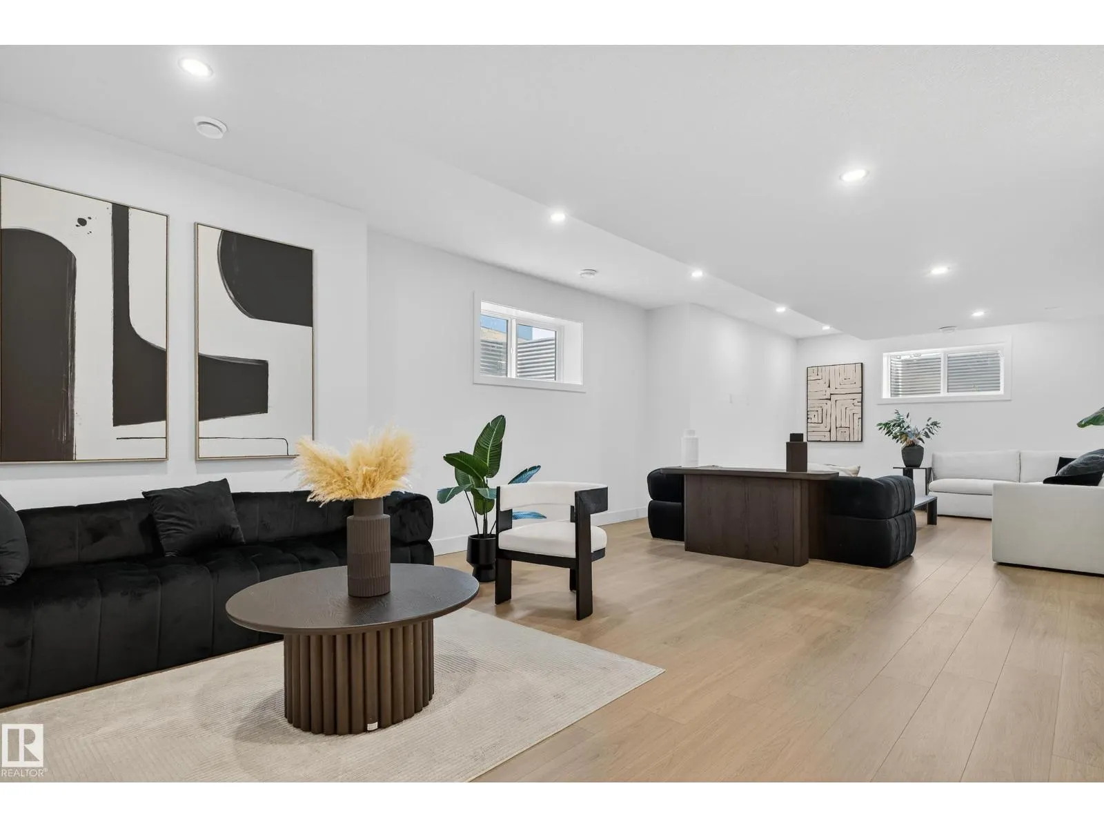 712 166 AV NE