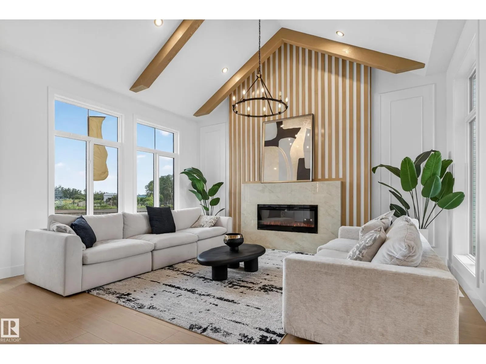 712 166 AV NE
