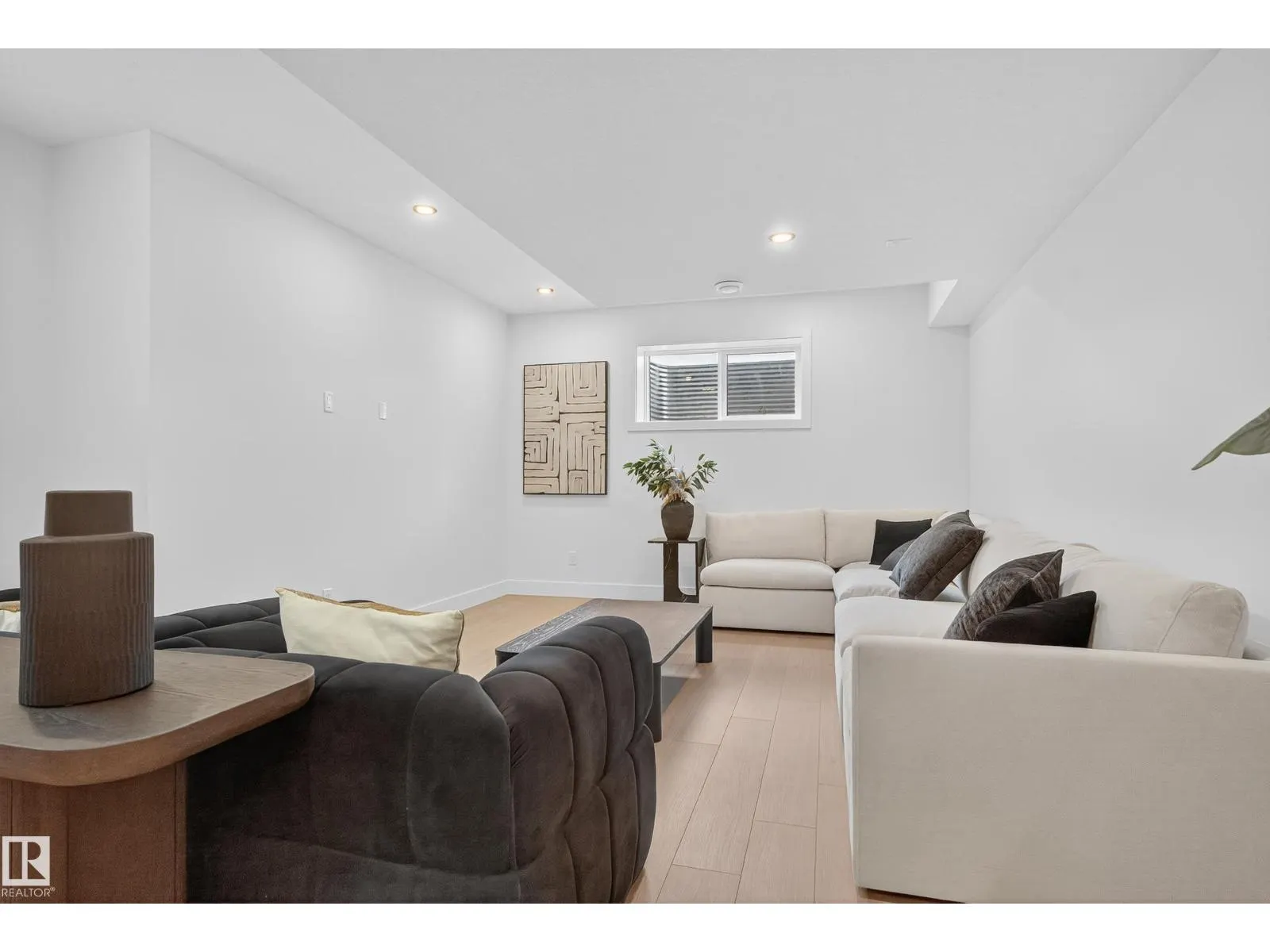 712 166 AV NE