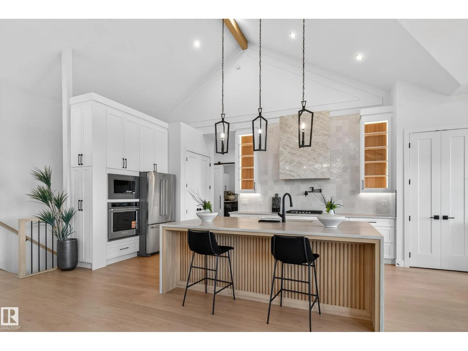 712 166 AV NE