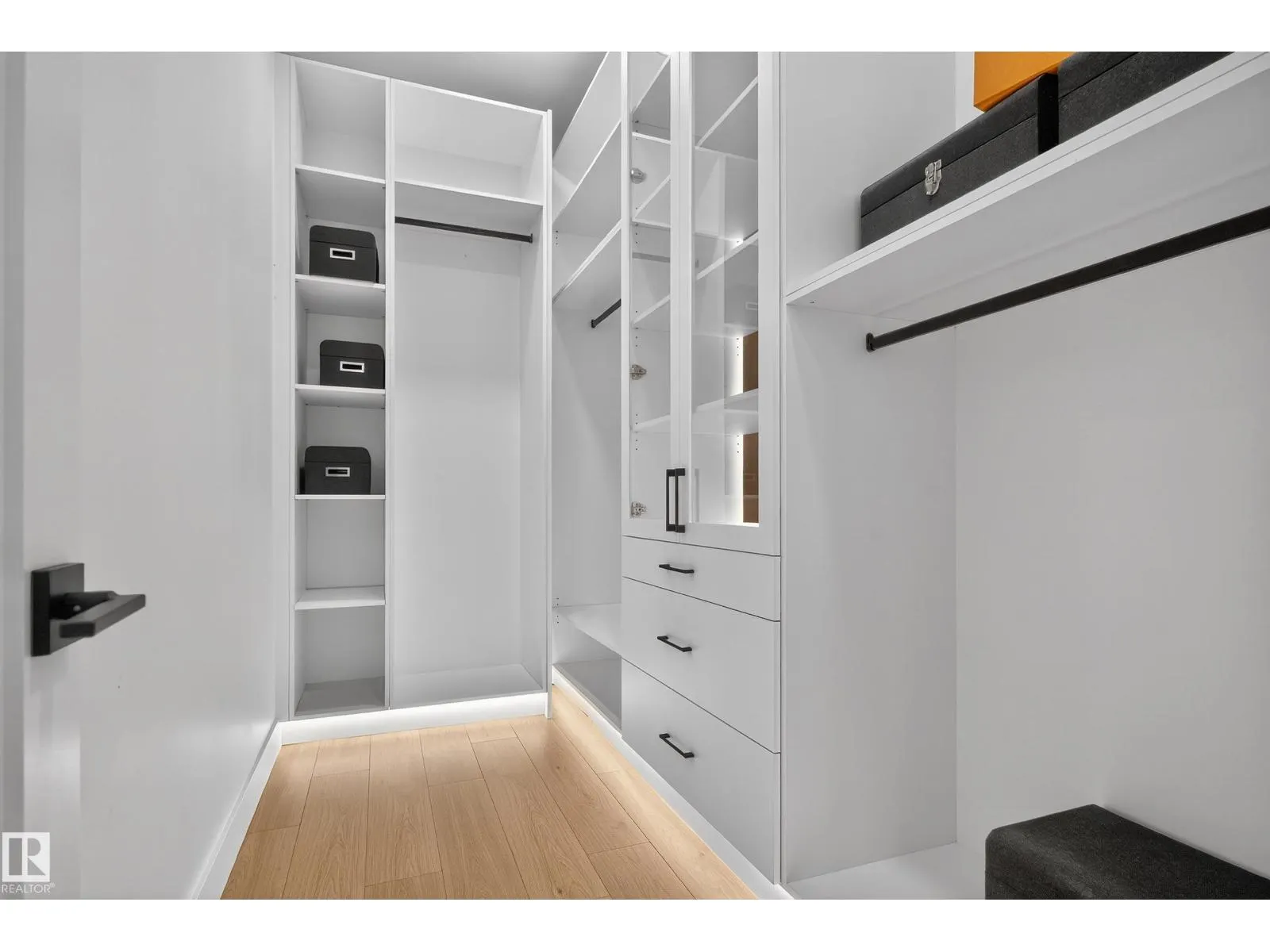 712 166 AV NE