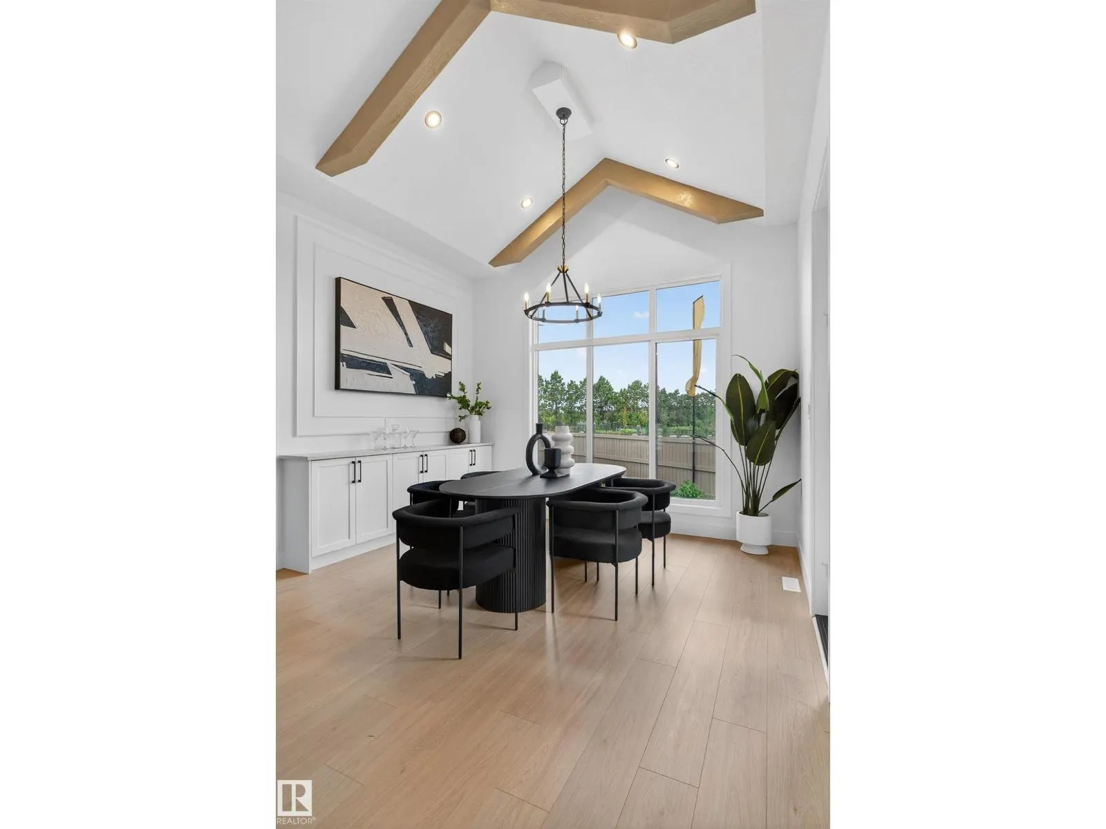 712 166 AV NE