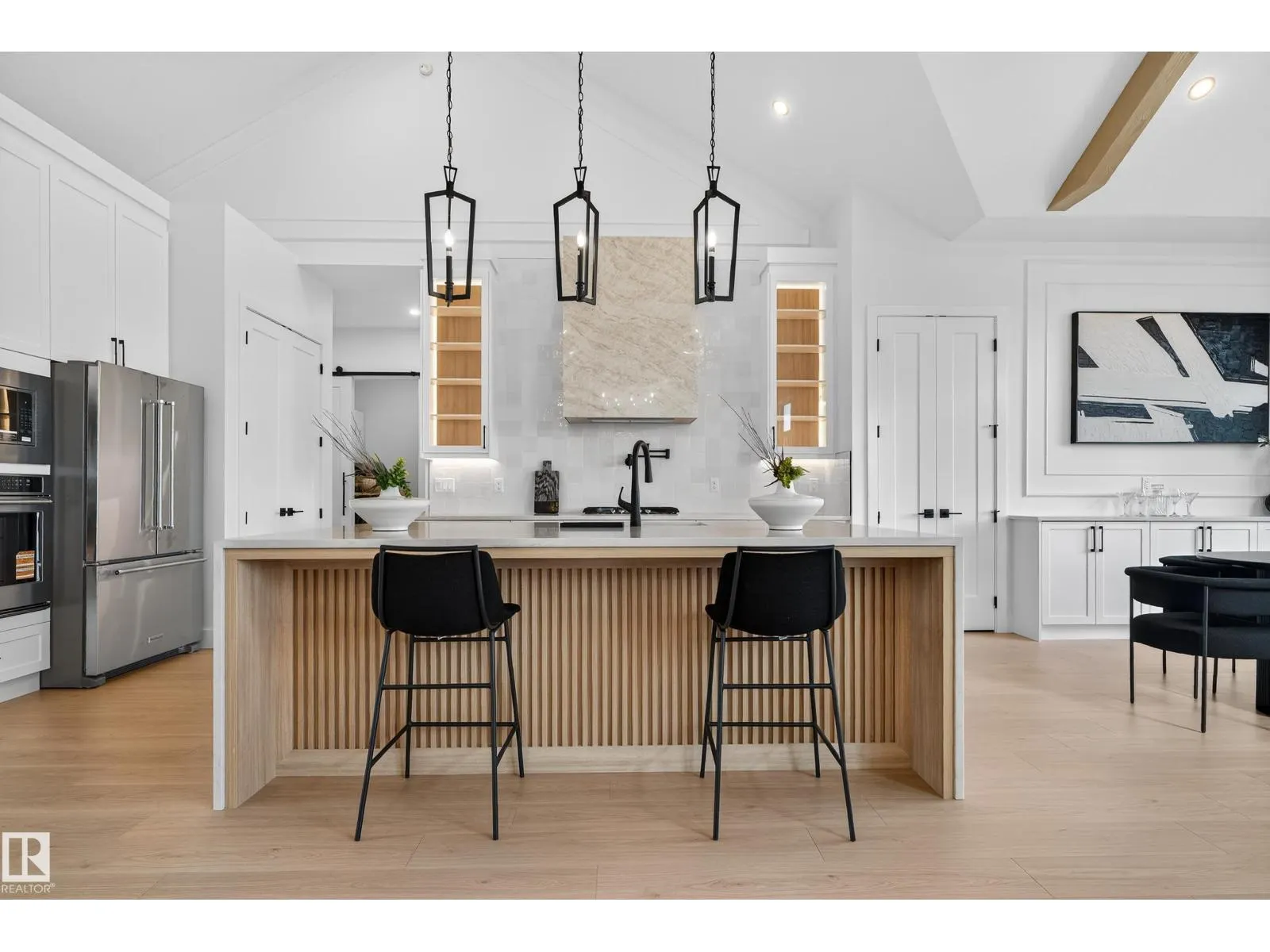 712 166 AV NE