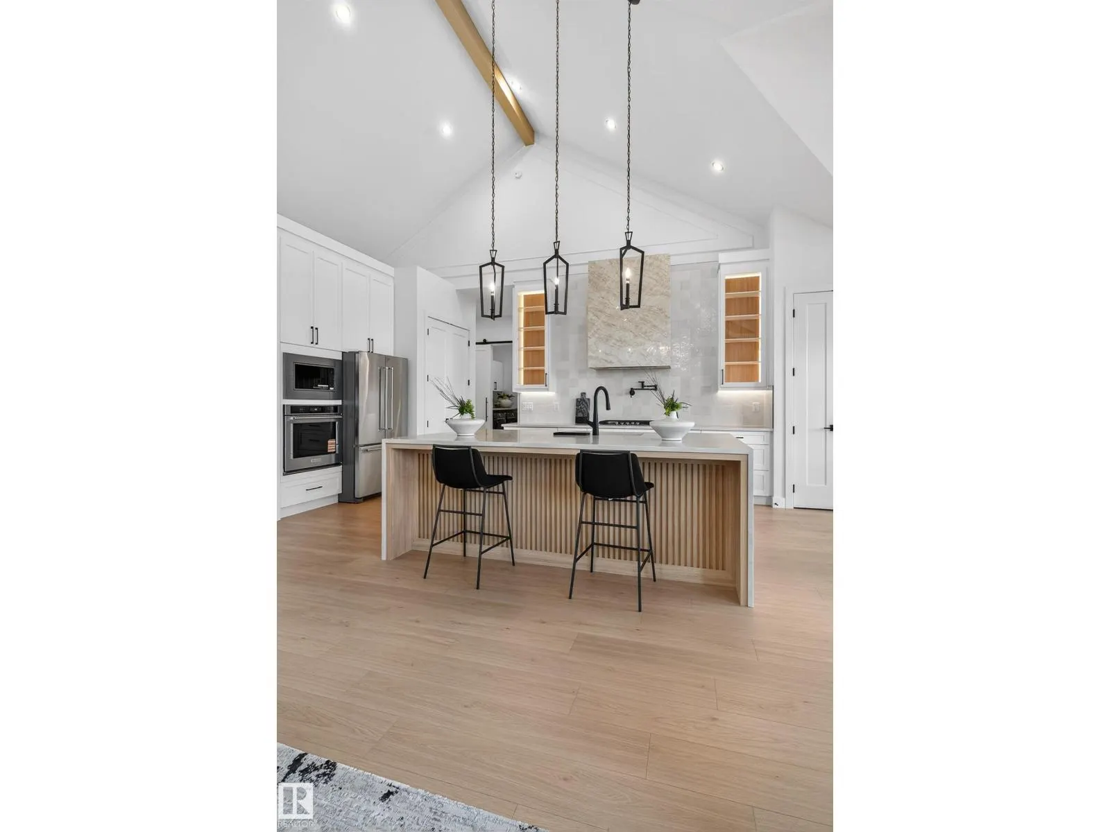 712 166 AV NE