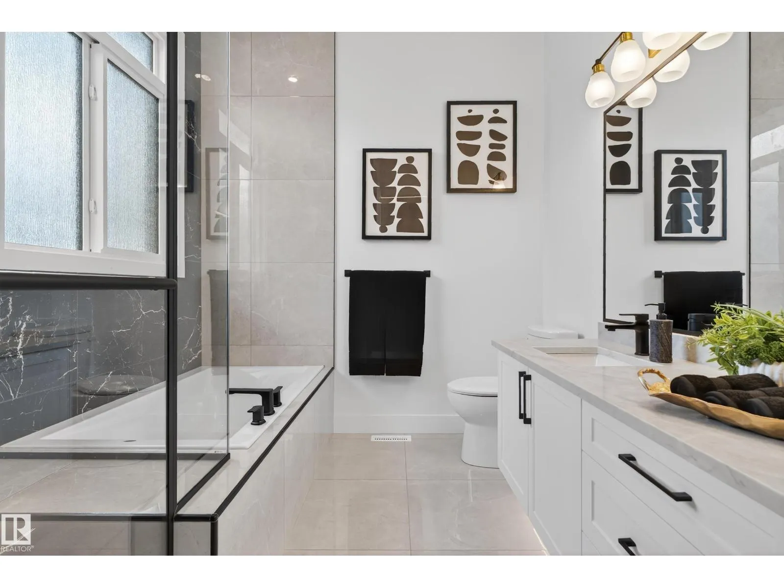 712 166 AV NE
