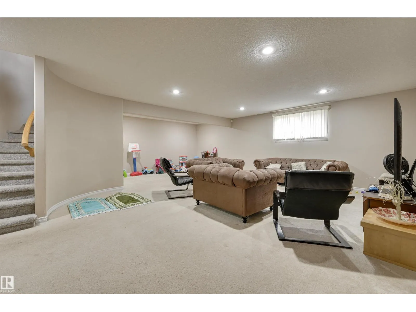 15532 103 ST NW