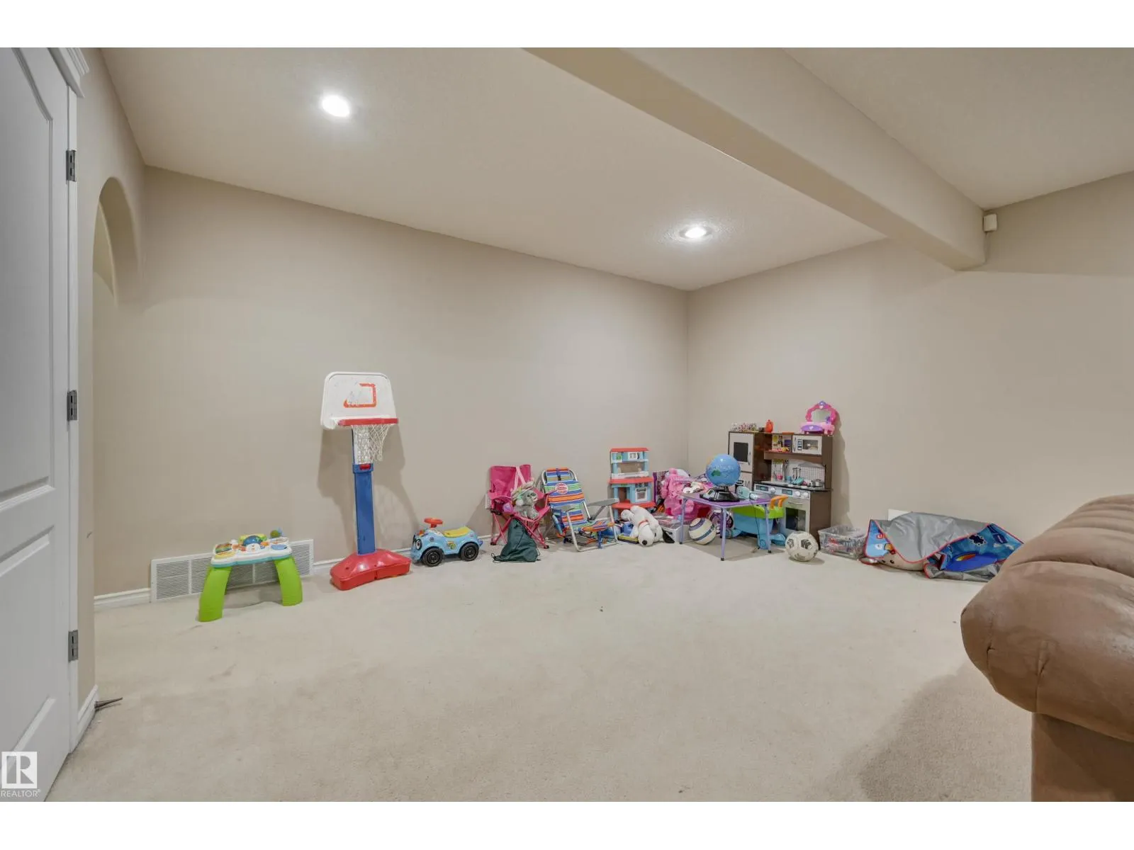 15532 103 ST NW