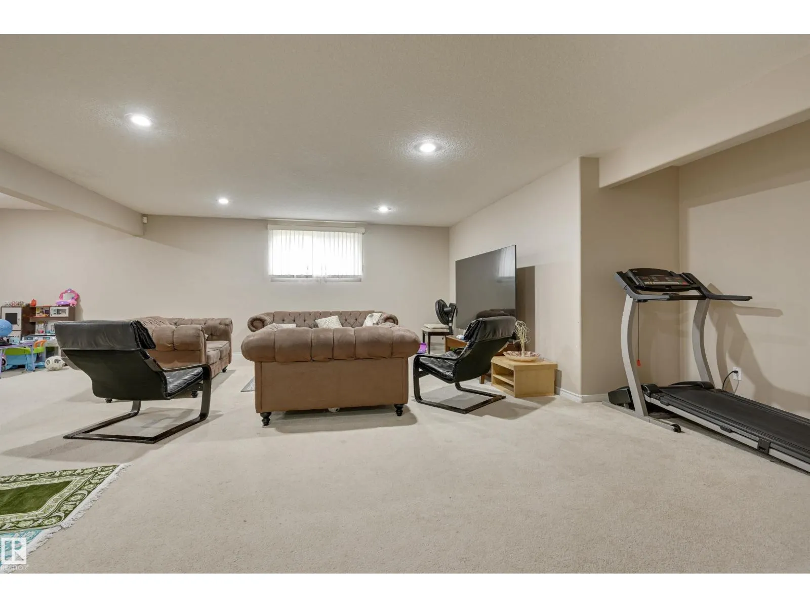 15532 103 ST NW
