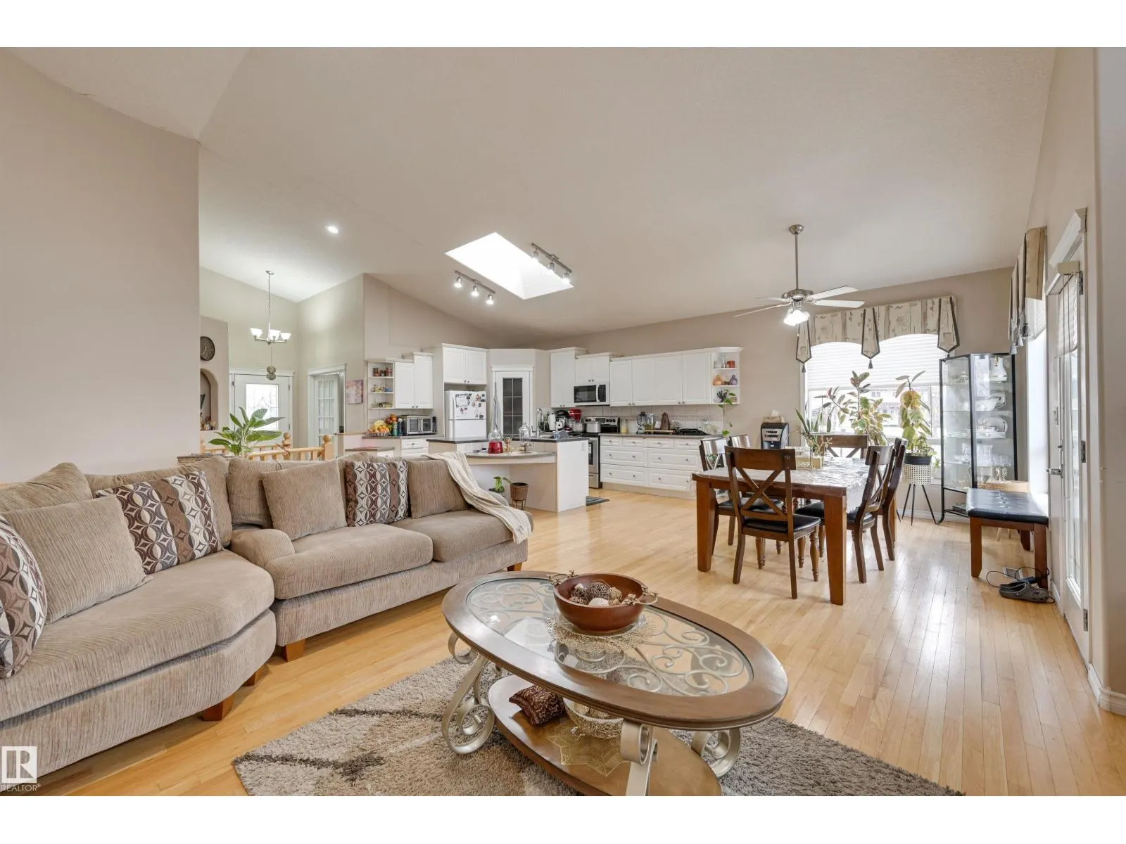 15532 103 ST NW