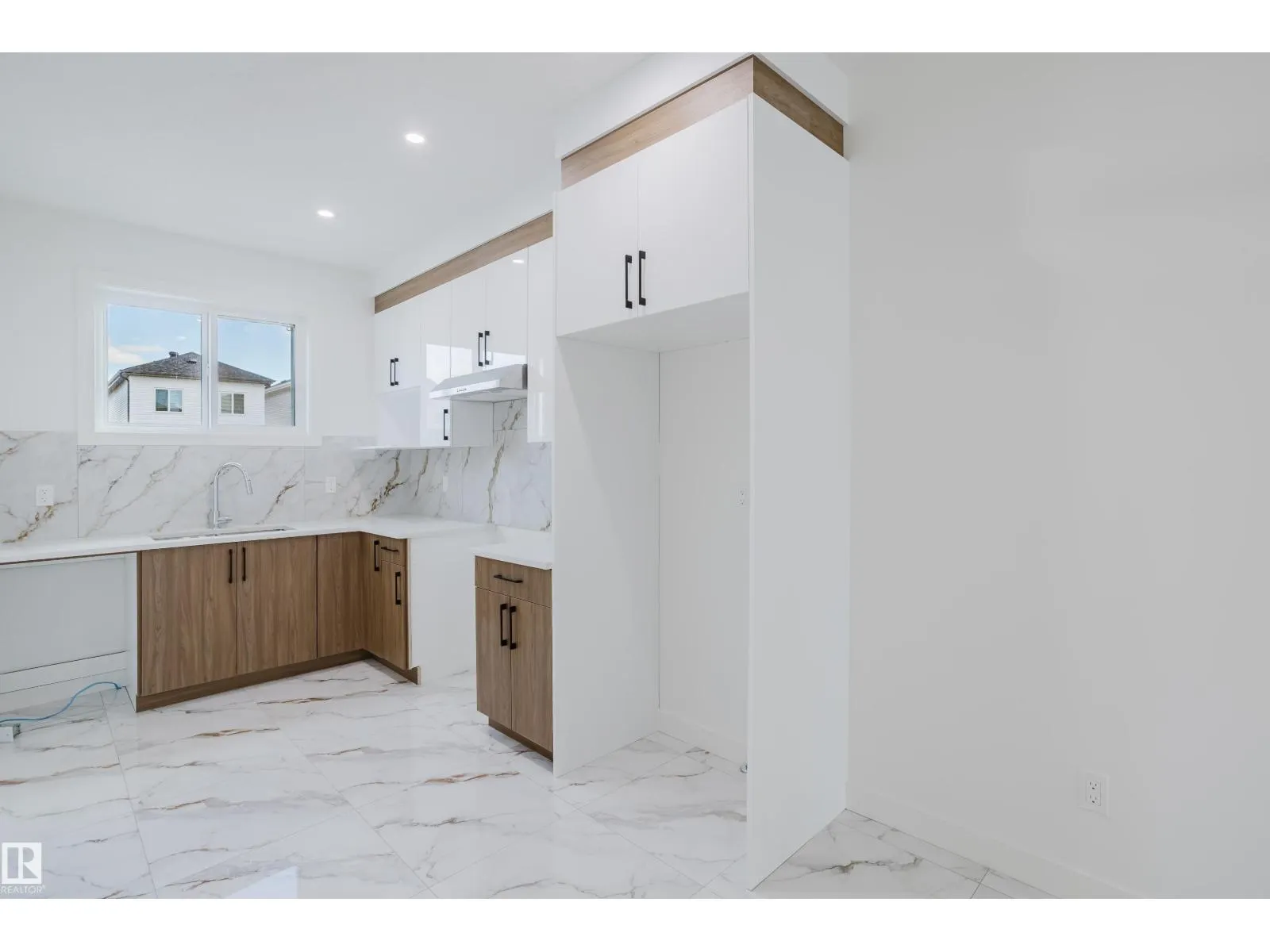 4105 67 ST