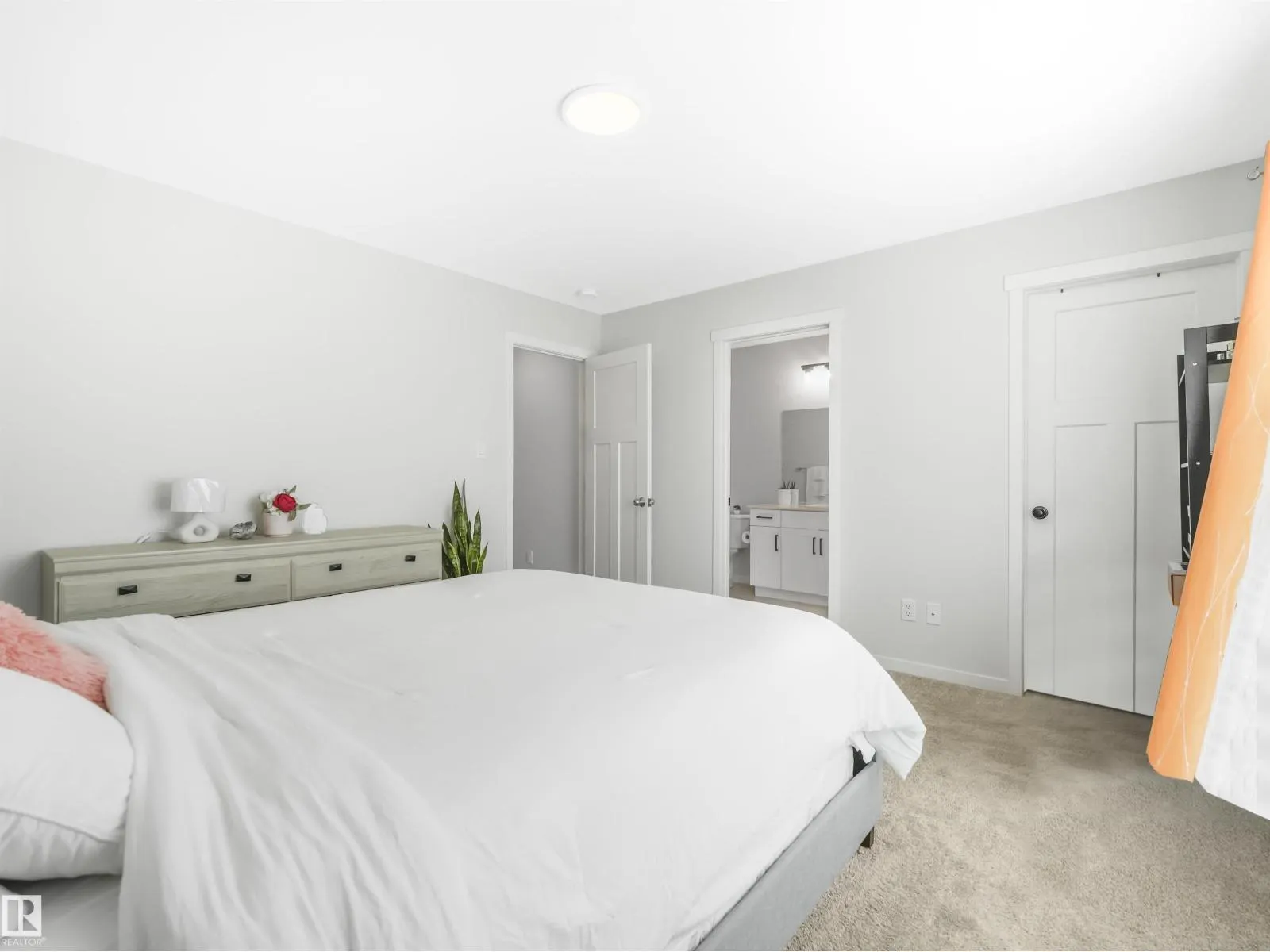 9311 226 ST NW