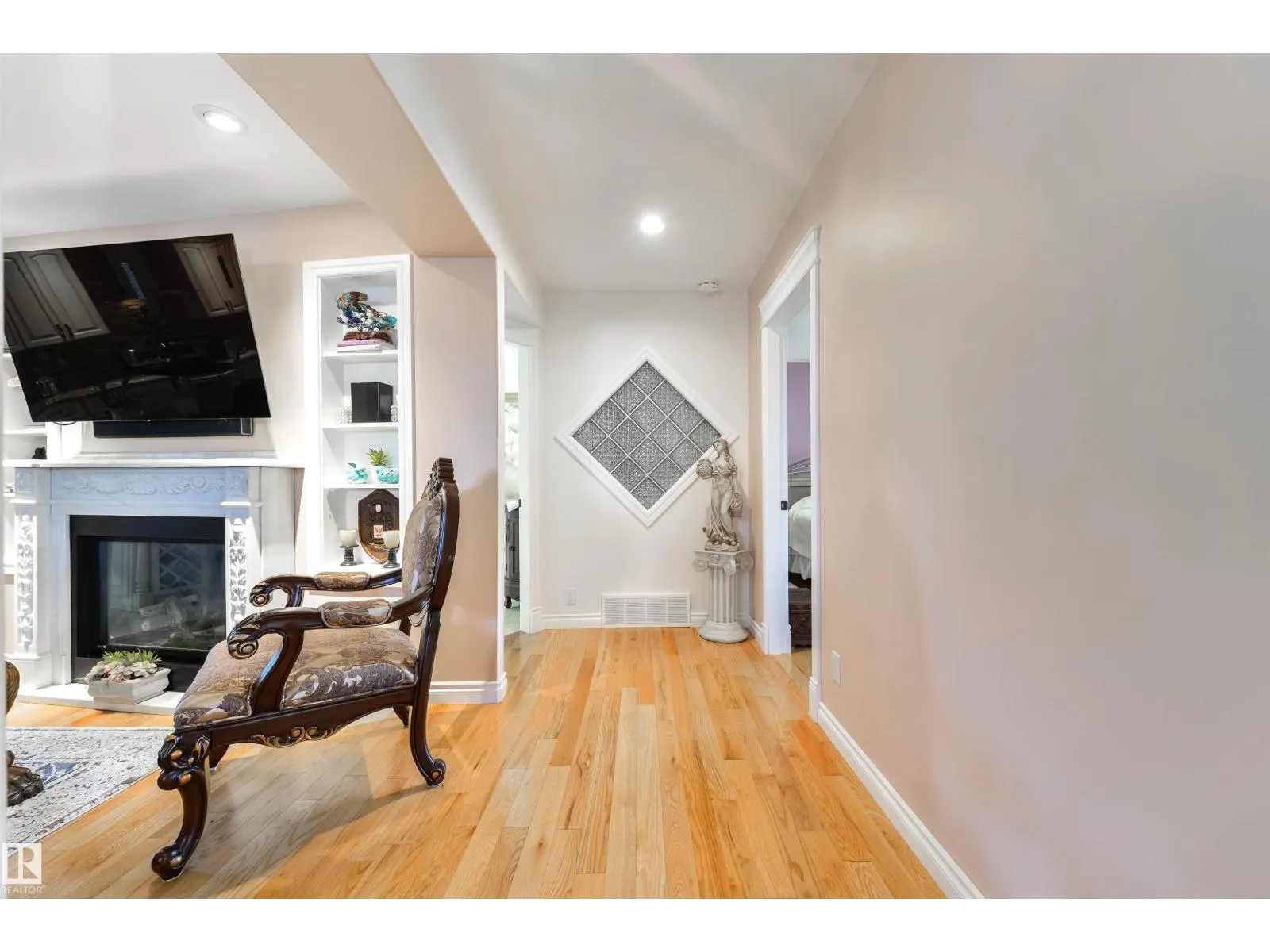 9720 65 AV NW