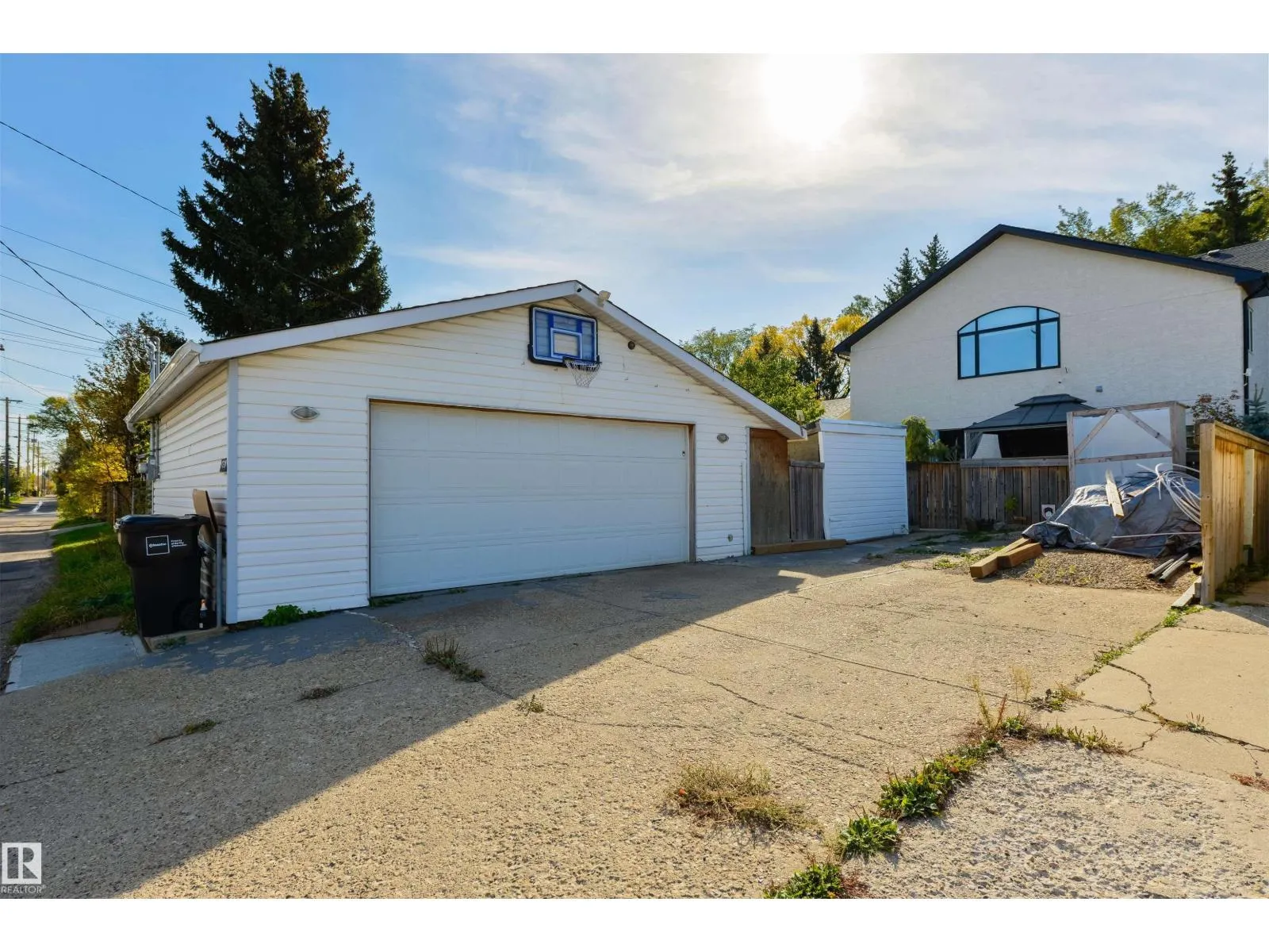 9720 65 AV NW