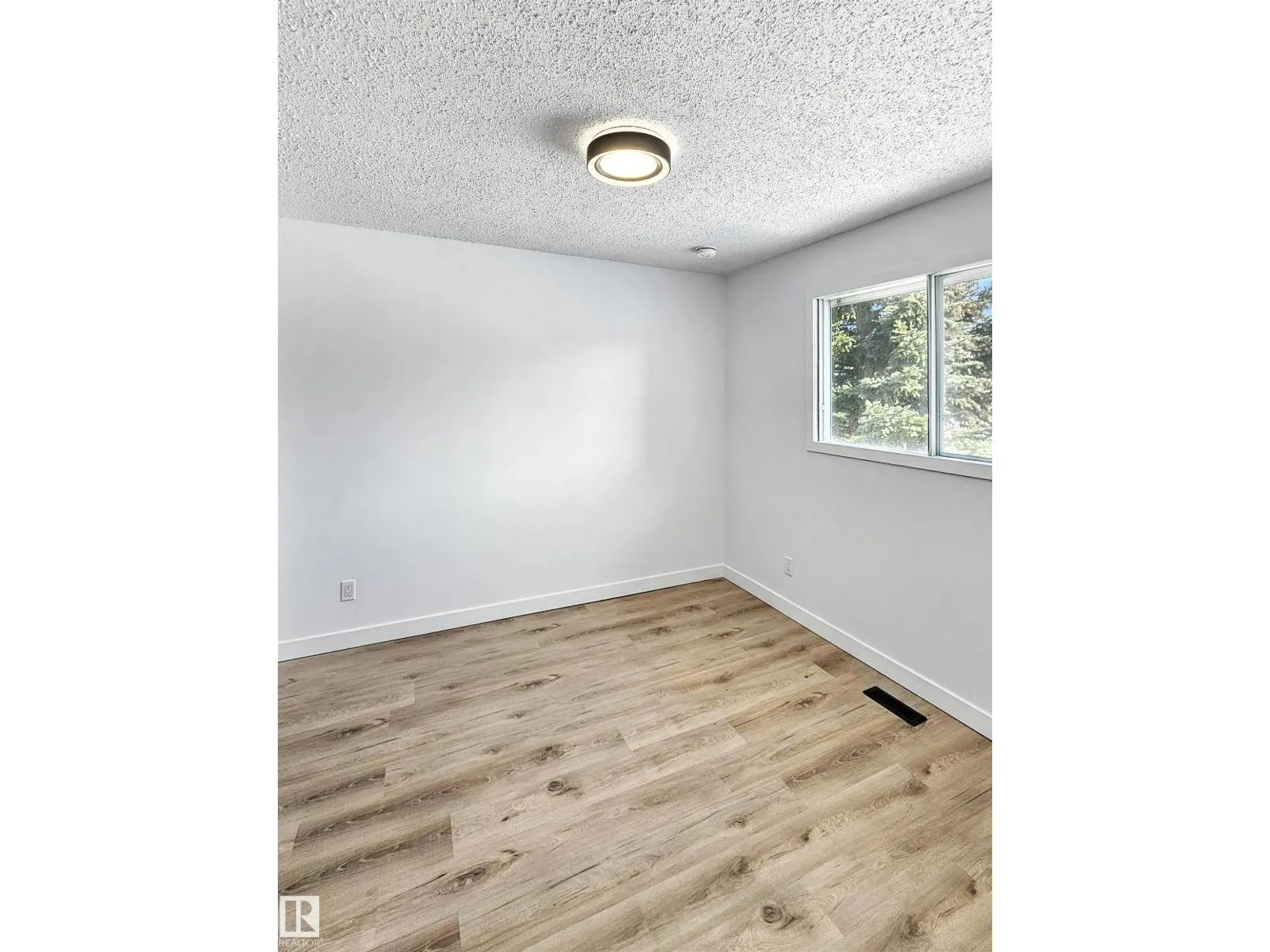 11523 82 ST NW