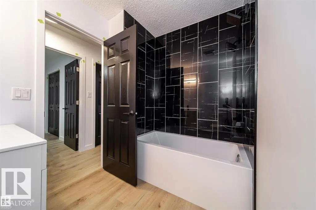 11523 82 ST NW