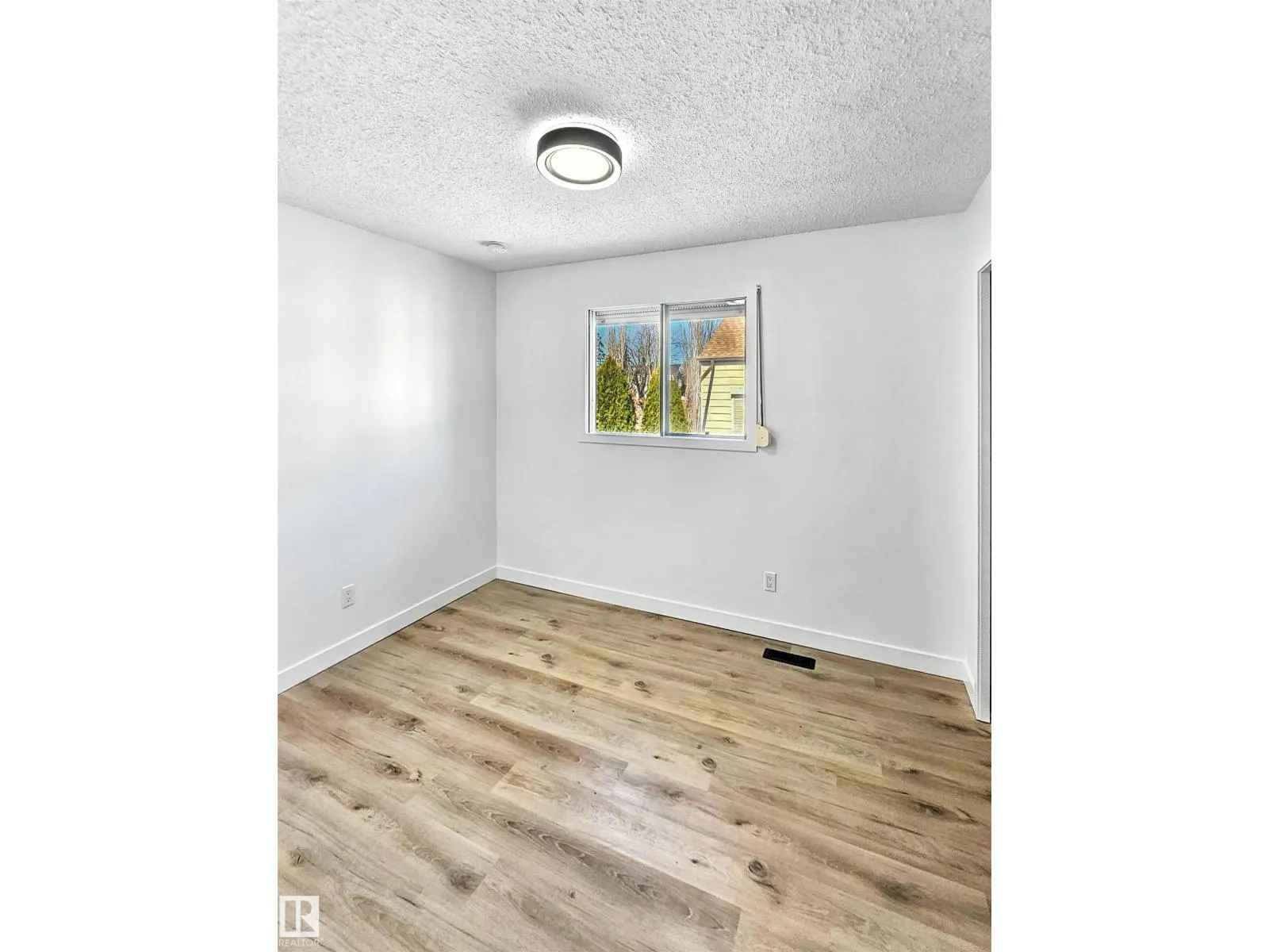11523 82 ST NW