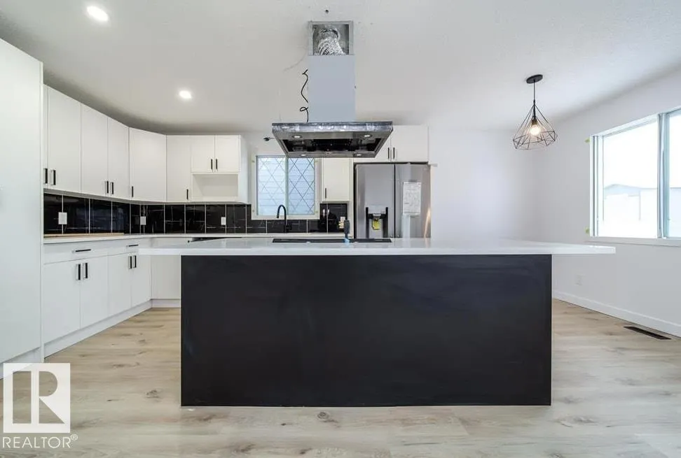 11523 82 ST NW