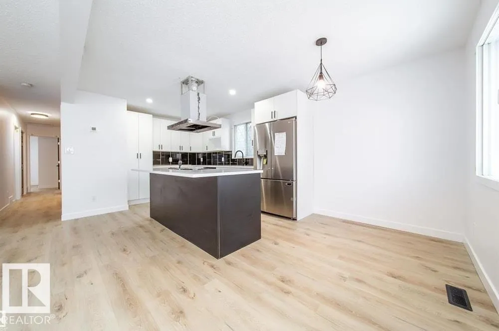11523 82 ST NW