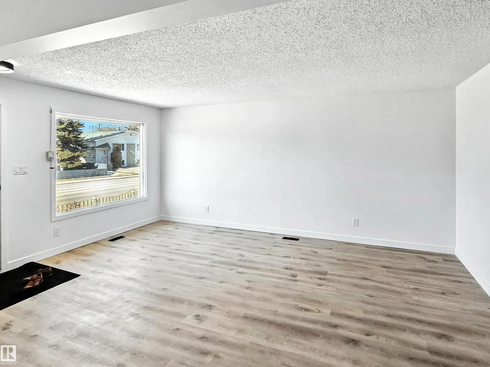 11523 82 ST NW