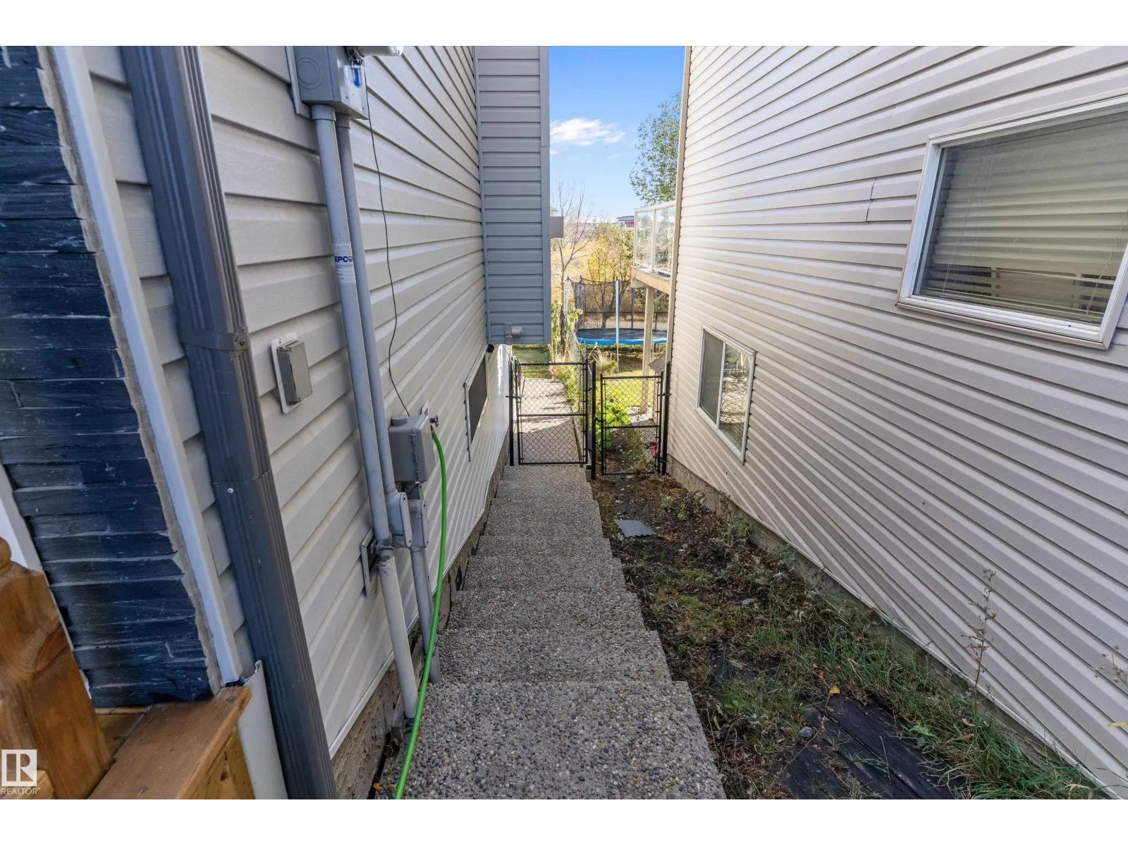 15647 42 ST NW