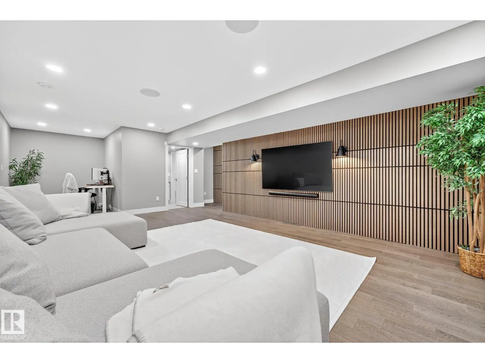 724 180 ST SW