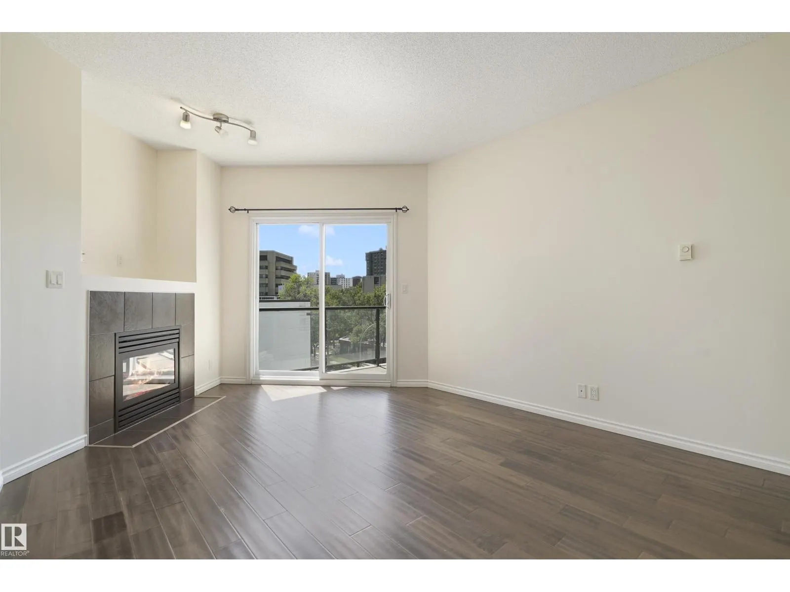 #414 10235 112 ST NW