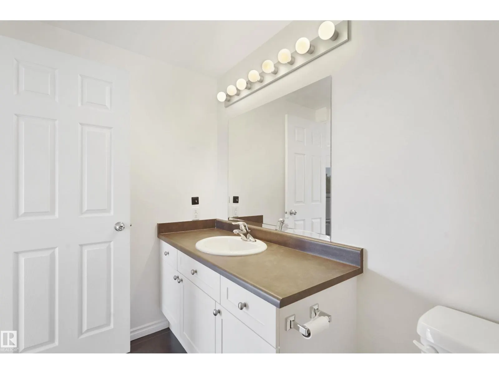 #414 10235 112 ST NW