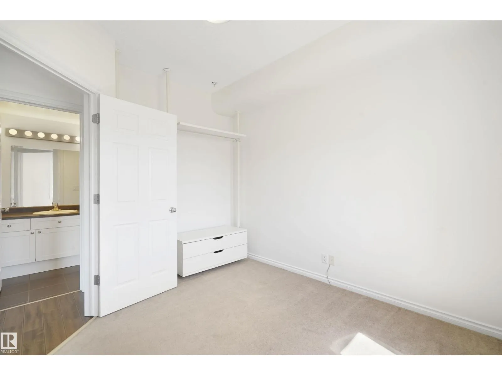 #414 10235 112 ST NW