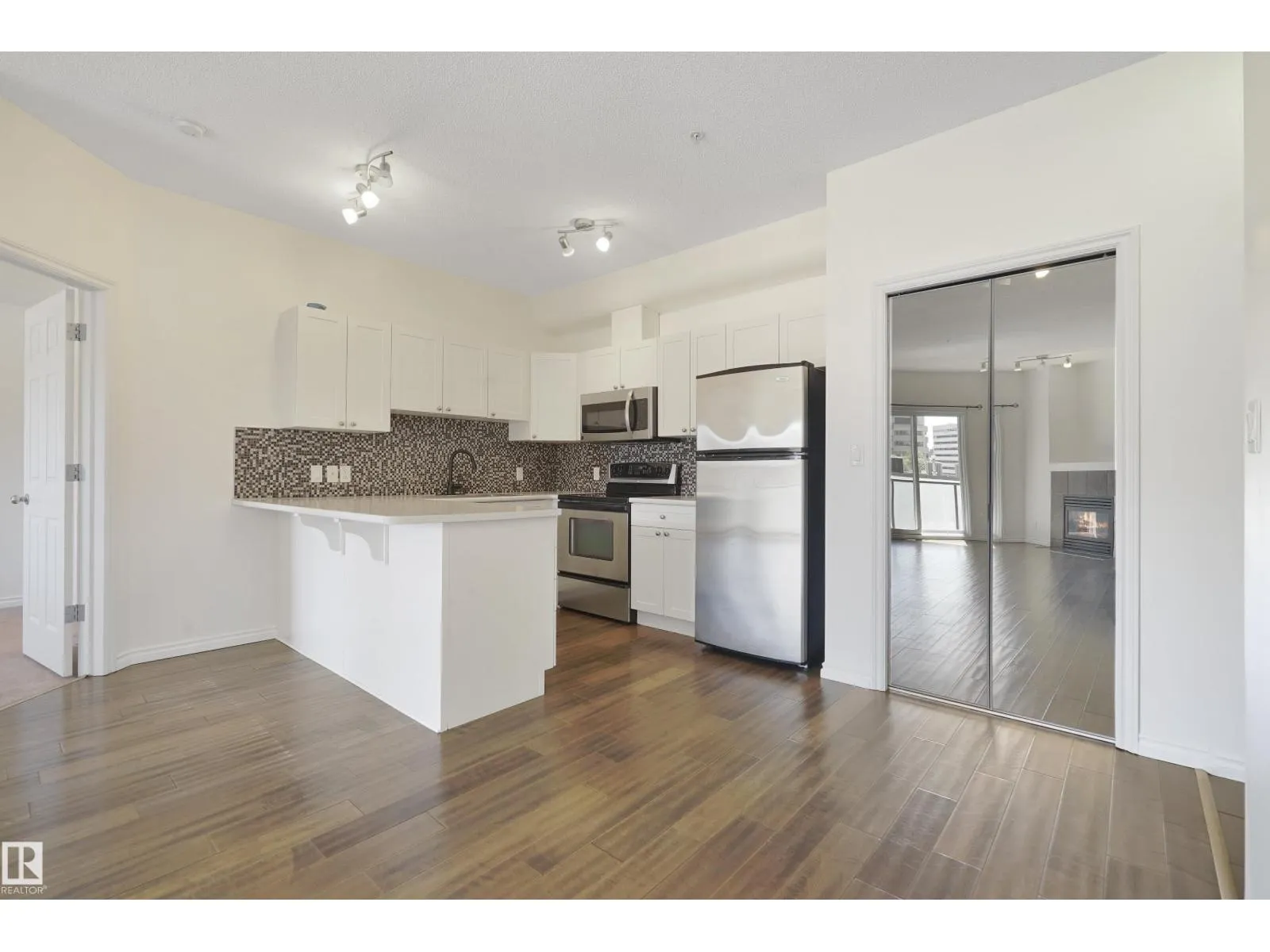 #414 10235 112 ST NW