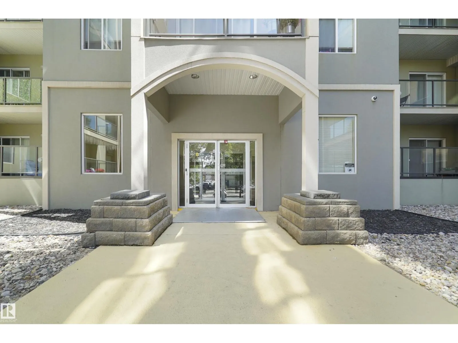#414 10235 112 ST NW