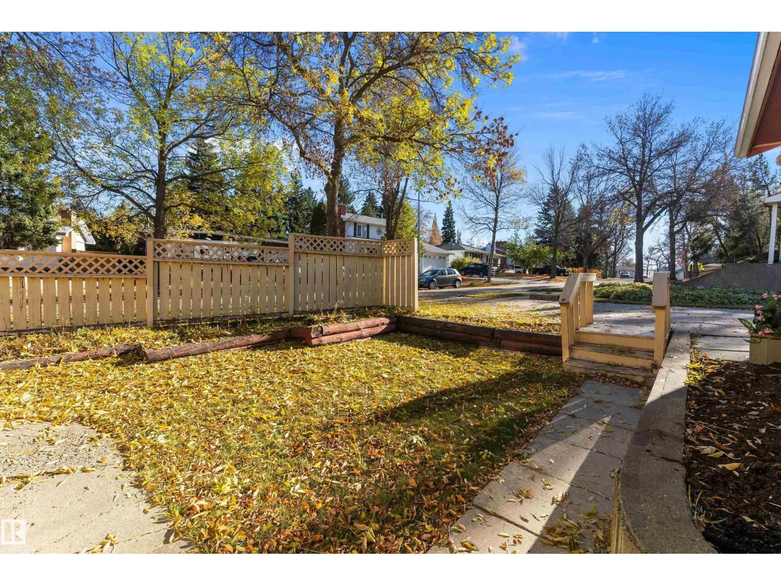2 GREENBRIER CR