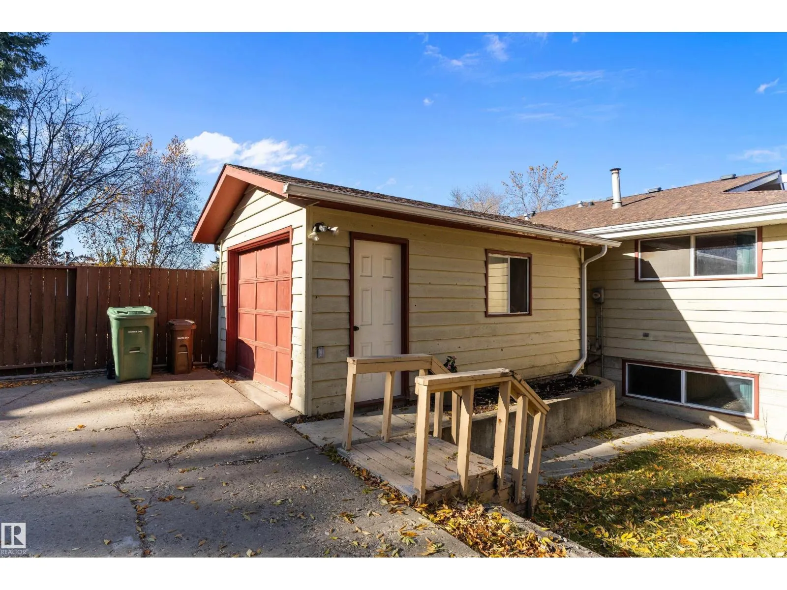 2 GREENBRIER CR