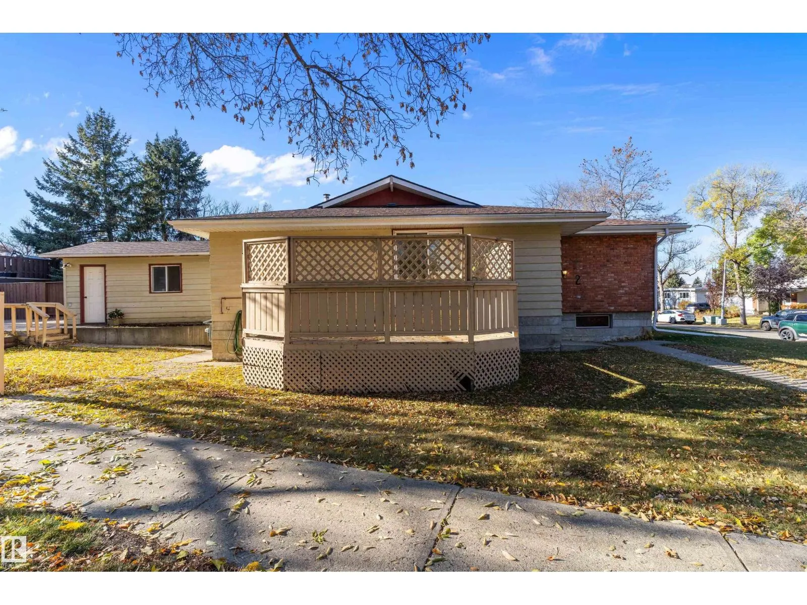 2 GREENBRIER CR